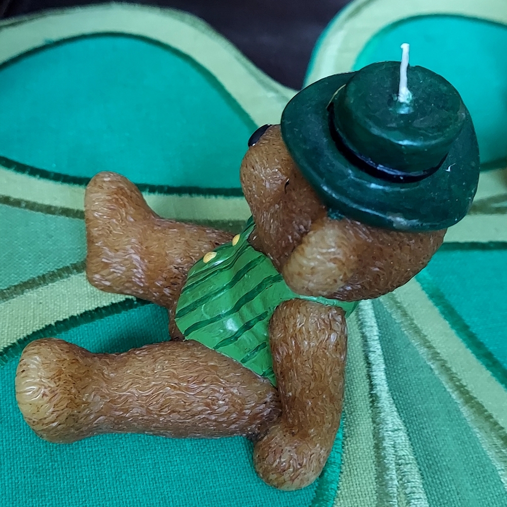 Set Of 2 St. Parrick's Day Candles - Picture 6 of 9